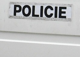 Z klece zmizely čtyři lahve